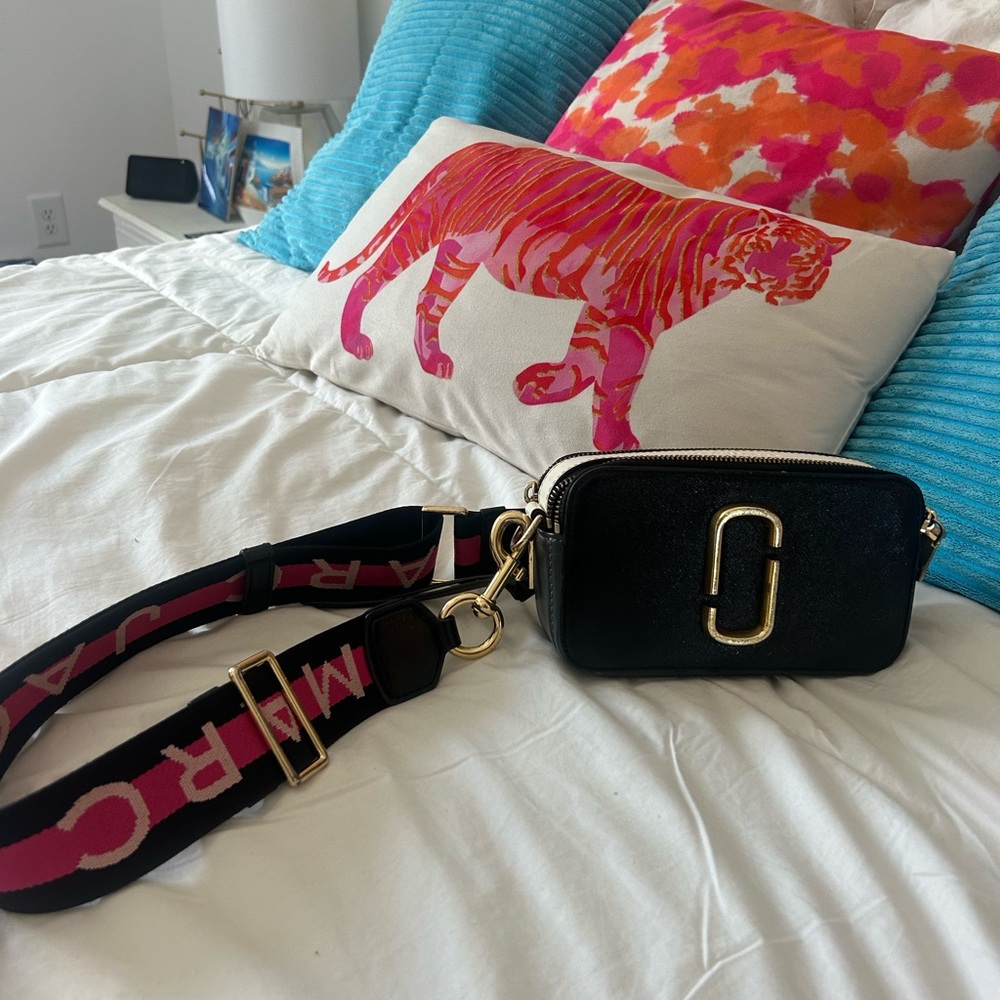 Marc Jacob’s Snapshot bag. Great condition